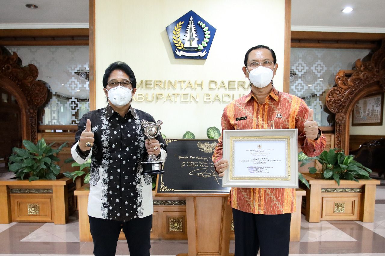 podiumnews.com-Bupati Badung Terima Penghargaan APE dari Kementerian PPPA